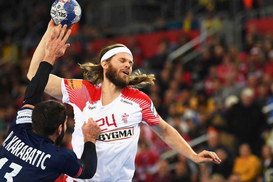 Nikola Karabatic tries to cover the threat of Mikkel Hansen during the 2018 European Championships