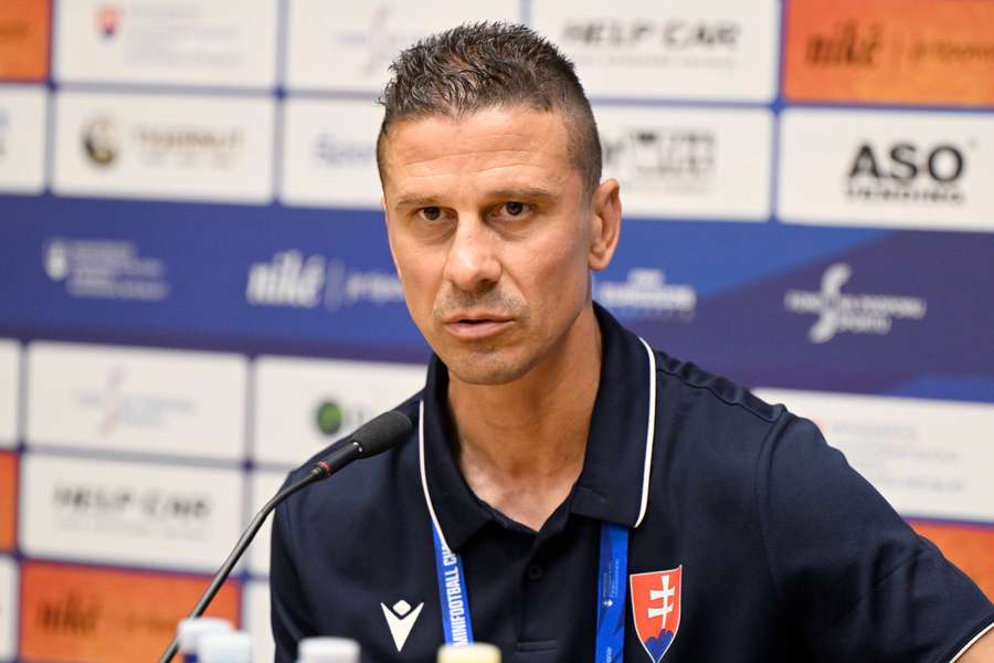 Mitu skončil na lavičke Slovenska.