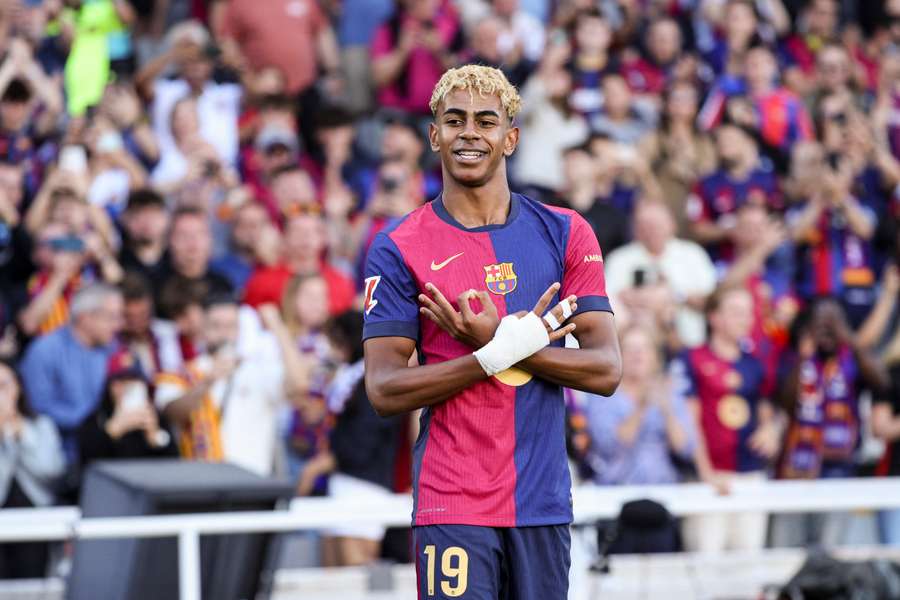 Lamine Yamal celebra un gol con el Barcelona