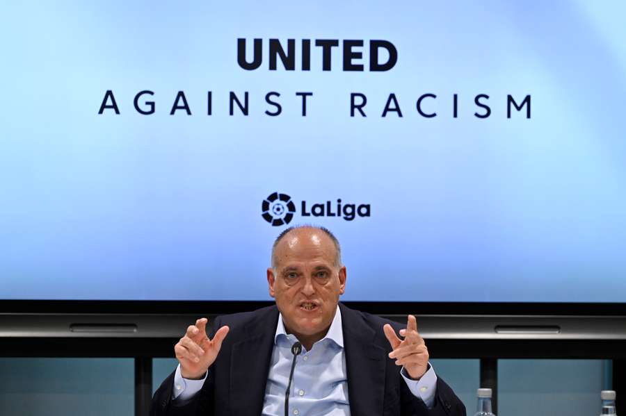 Tebas durante a conferência de imprensa