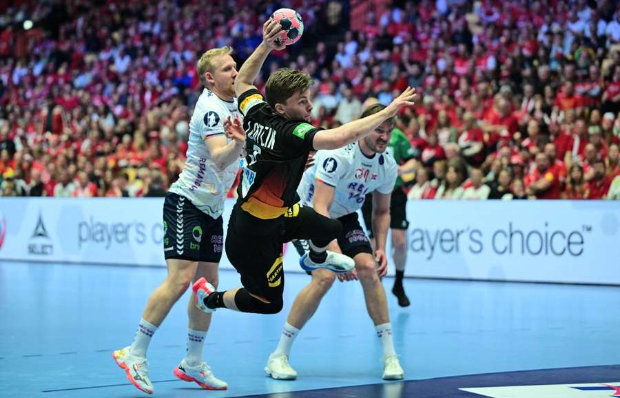 Lichtlein geht neben Semper in der deutschen Offensive voran.