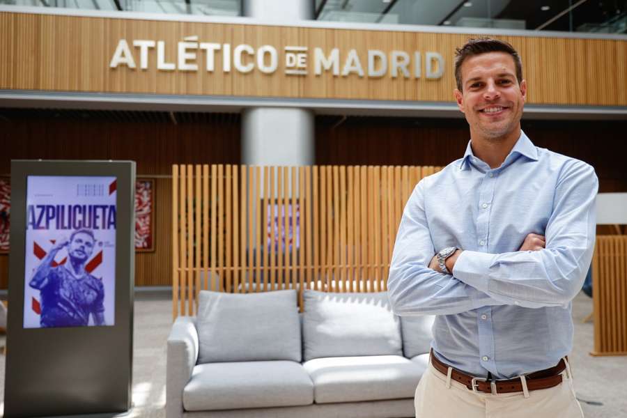 Azpilicueta, lors de sa présentation avec l'Atlético de Madrid 