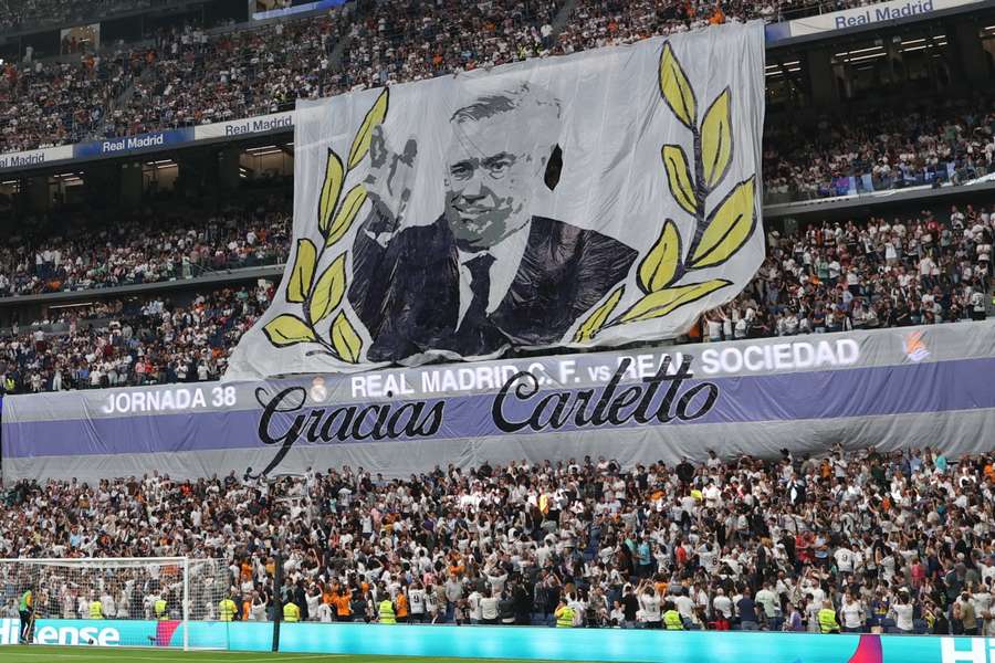 Real Madrid homenageou Ancelotti em seu último jogo pelo clube