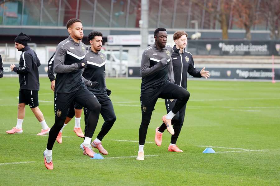 Die Stuttgarter Spieler beim Training am Mittwoch. Die Stuttgarter Spieler beim Training am Mittwoch.