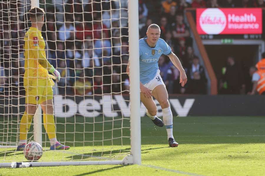 Haaland marcó un gol, falló un penalti y se lesionó