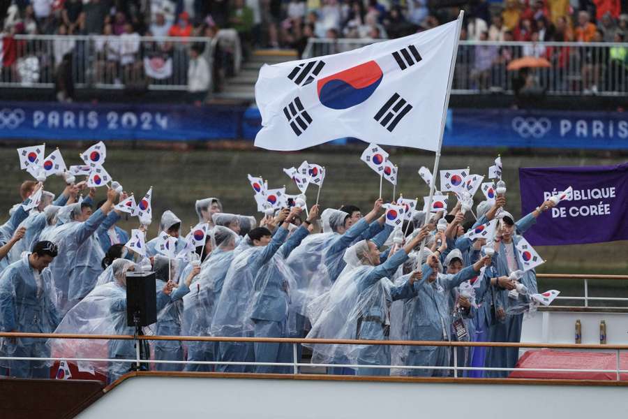 Delegação da Coreia do Sul durante a cerimônia de abertura das Olimpíadas de Paris