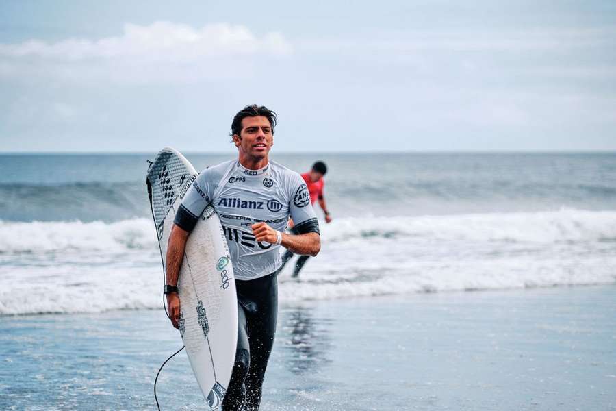 Guilherme Ribeiro terminou a quarta e última bateria com 7,73 pontos, concluindo a prova no 25.º lugar Guilherme Ribeiro terminou a quarta e última bateria com 7,73 pontos, concluindo a prova no 25.º lugar