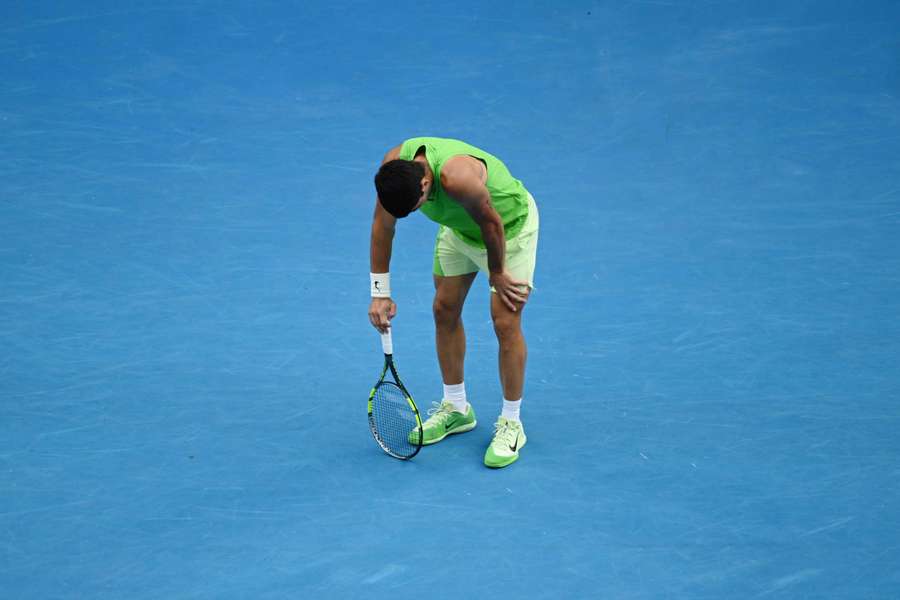 Alcaraz rischia il crollo: "Non so cosa mi stia succedendo", poi si riprende Alcaraz rischia il crollo: "Non so cosa mi stia succedendo", poi si riprende