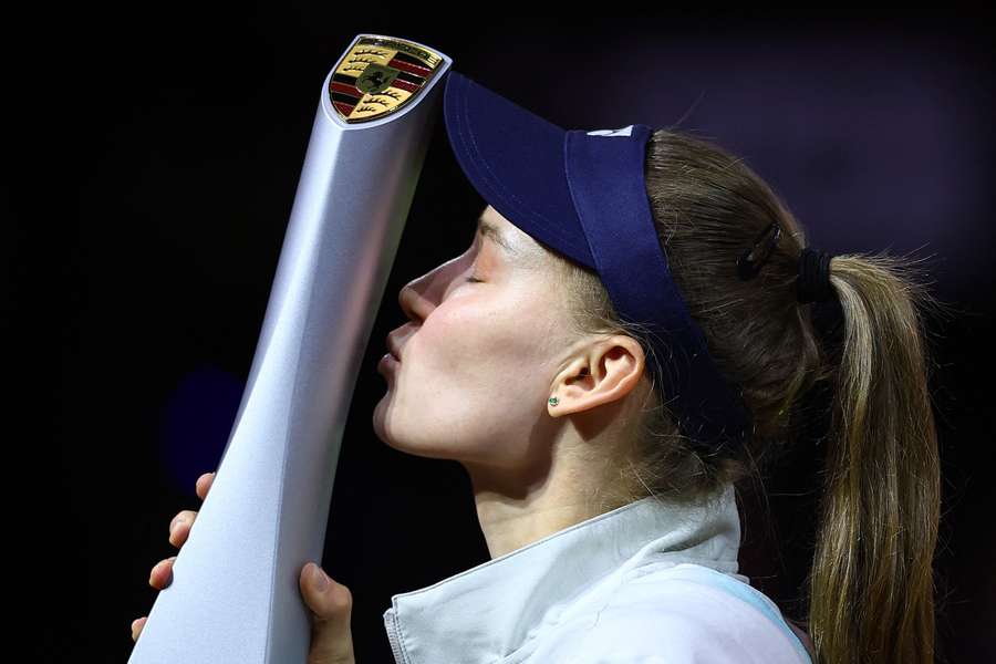 Rybakinová ovládla turnaj v Stuttgarte.