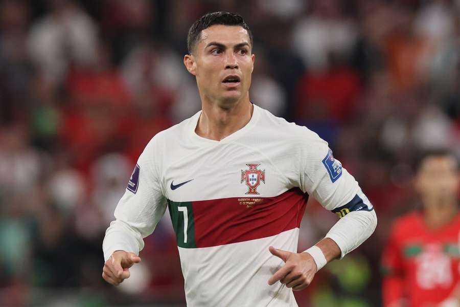 Cristiano Ronaldo begon op de bank, maar mocht na rust invallen bij Portugal