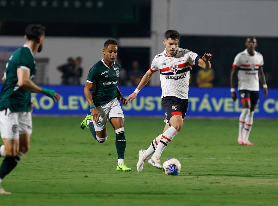 Goiás e São Paulo fizeram jogo de poucas chances