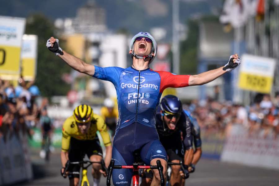 Grégoire celebra su victoria en la segunda jornada de la Vuelta a Suiza Grégoire celebra su victoria en la segunda jornada de la Vuelta a Suiza