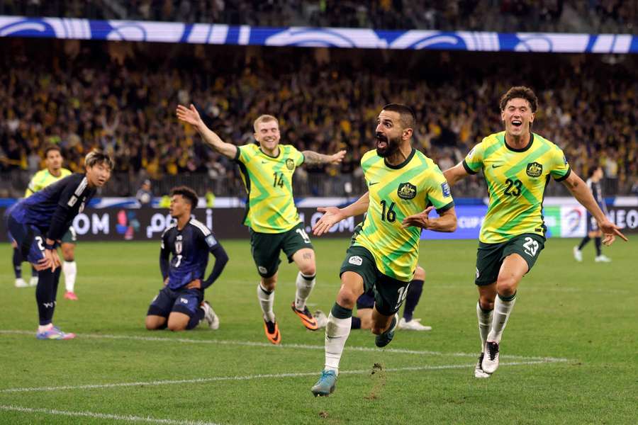 Australia celebrate their late winner
