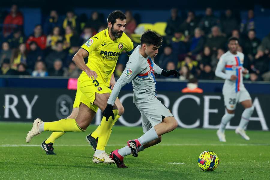 Pedri remata para marcar el primer gol 