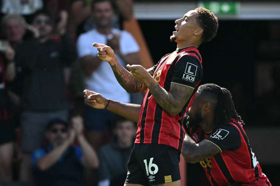 Tavernier celebra su gol
