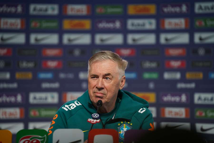 Carlo Ancelotti em entrevista coletiva antes da ida aos Estados Unidos. Carlo Ancelotti em entrevista coletiva antes da ida aos Estados Unidos.