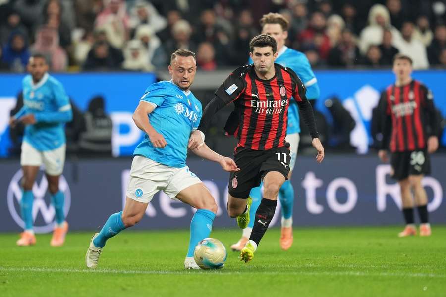 Lobotka si zahrá o cenný primát. Lobotka si zahrá o cenný primát.