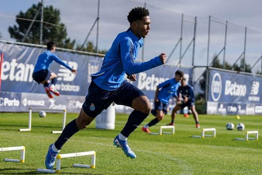 Danny Namaso na sessão de treino