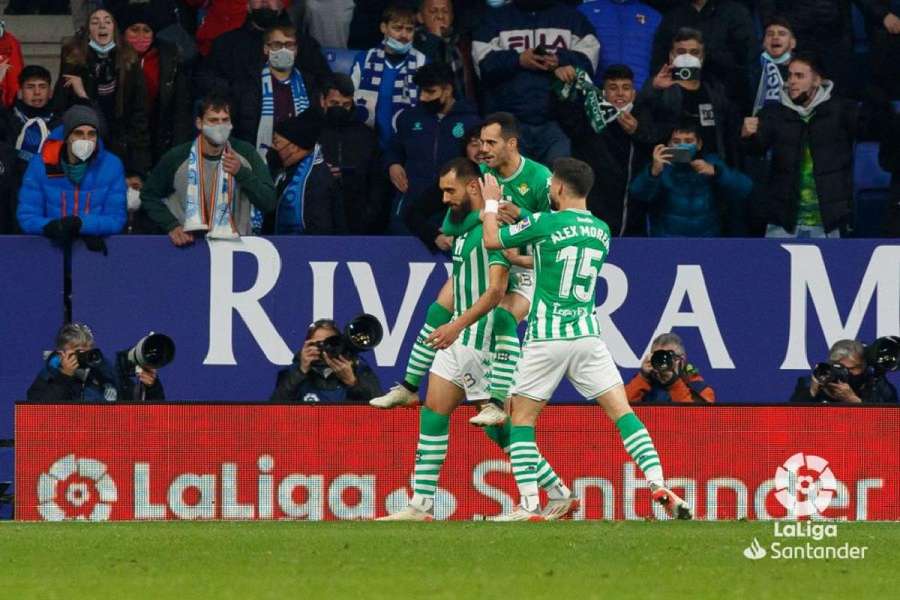 Borja Iglesias celebra uno de los muchos goles anotados con el Betis (ocho en esta temporada)