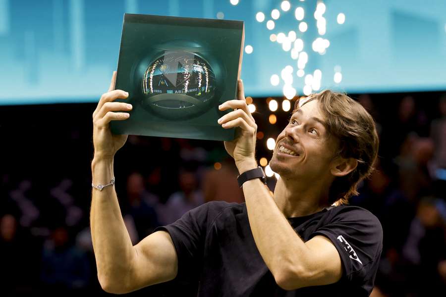 Alex de Minaur finalmente levantou o troféu do ATP 500 de Roterdã