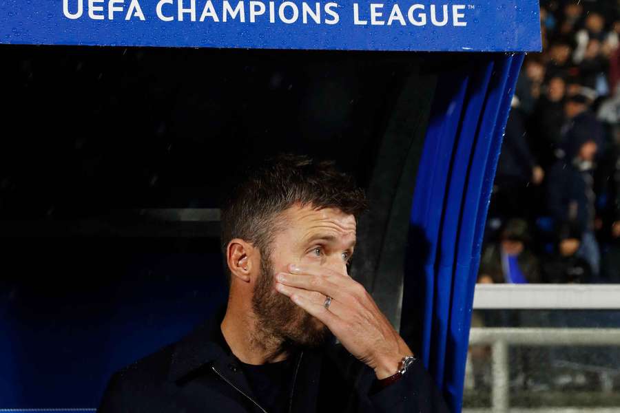 Carrick hits back at Fernandes over Manchester United tactic claims Carrick hits back at Fernandes over Manchester United tactic claims