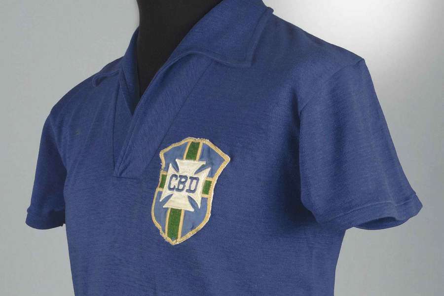 Manto do 1º título mundial brasileiro
