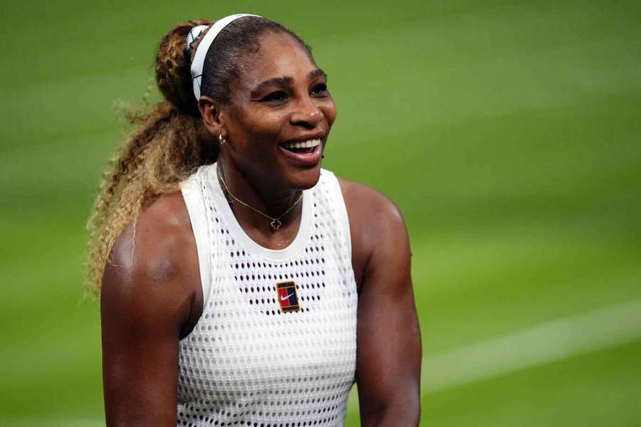 Serena Williams, eliminată în primul tur la Wimbledon după 4 ani de pauză. Revenirea s-a oprit în trei seturi Serena Williams, eliminată în primul tur la Wimbledon după 4 ani de pauză. Revenirea s-a oprit în trei seturi