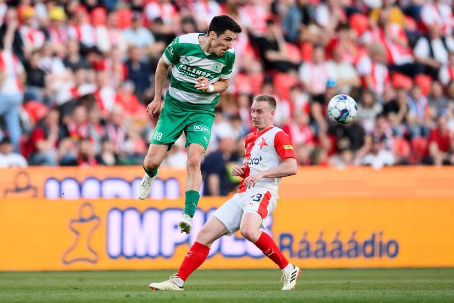 Róbert Hrubý a Petr Ševčík (vpravo) v minulém vršovickém derby.