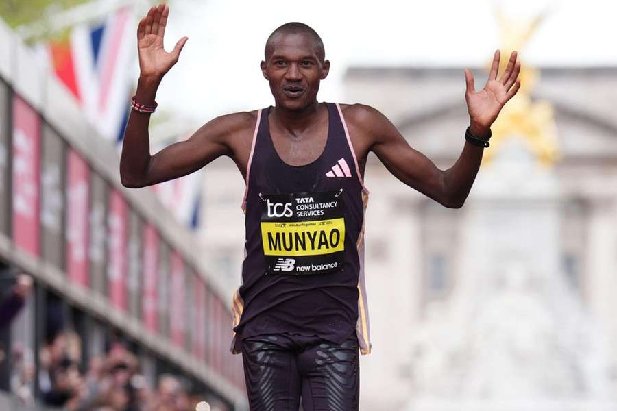 Munyao venceu a Maratona de Londres com o tempo de 2:04:01 no mês passado