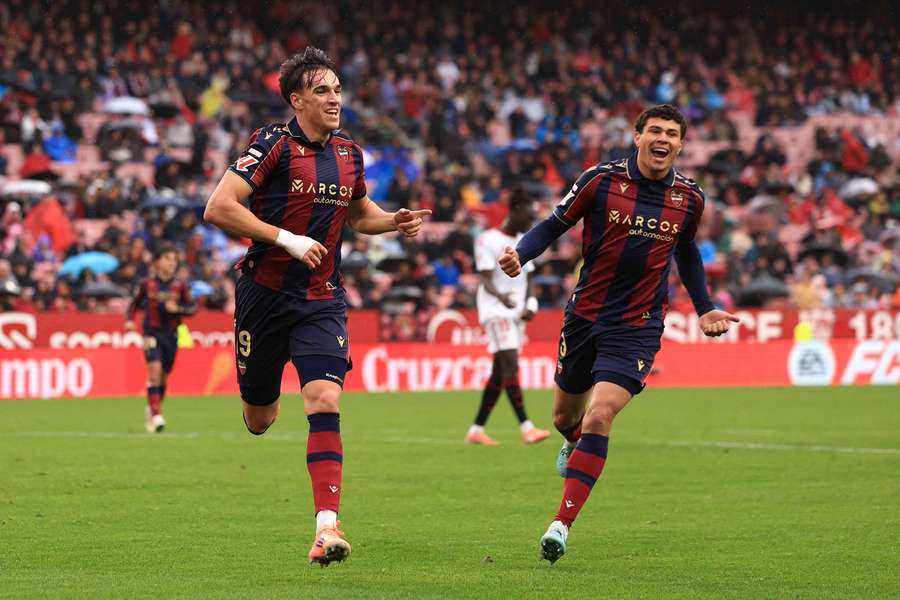 Levante porazilo Sevillu 2:0.
