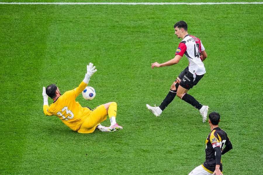 Batalla estuvo muy acertado en la primera mitad Batalla estuvo muy acertado en la primera mitad