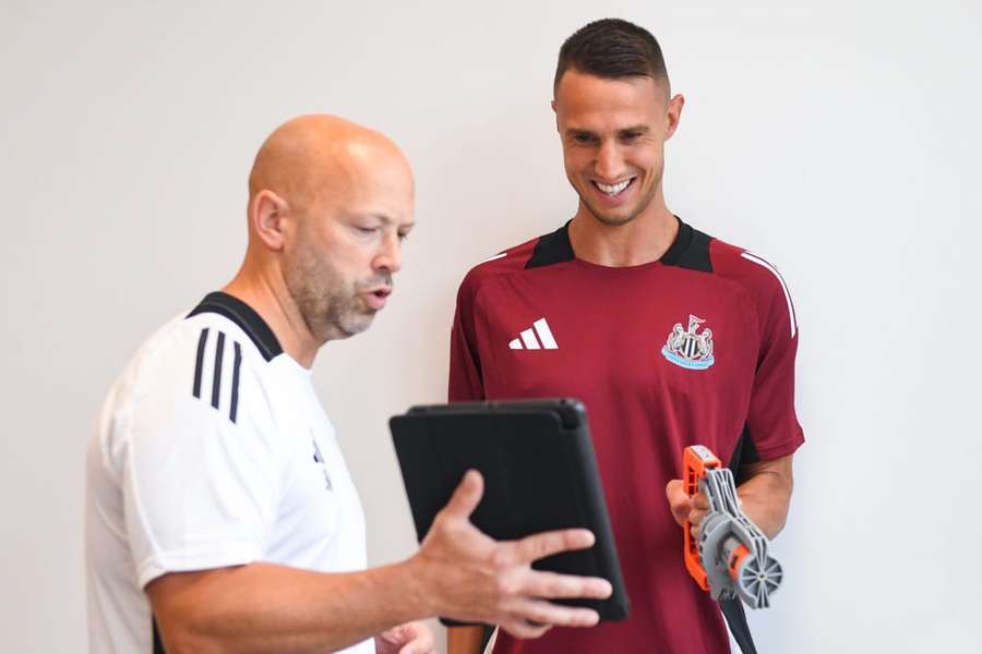 Vlachodimos assinou pelo Newcastle no verão