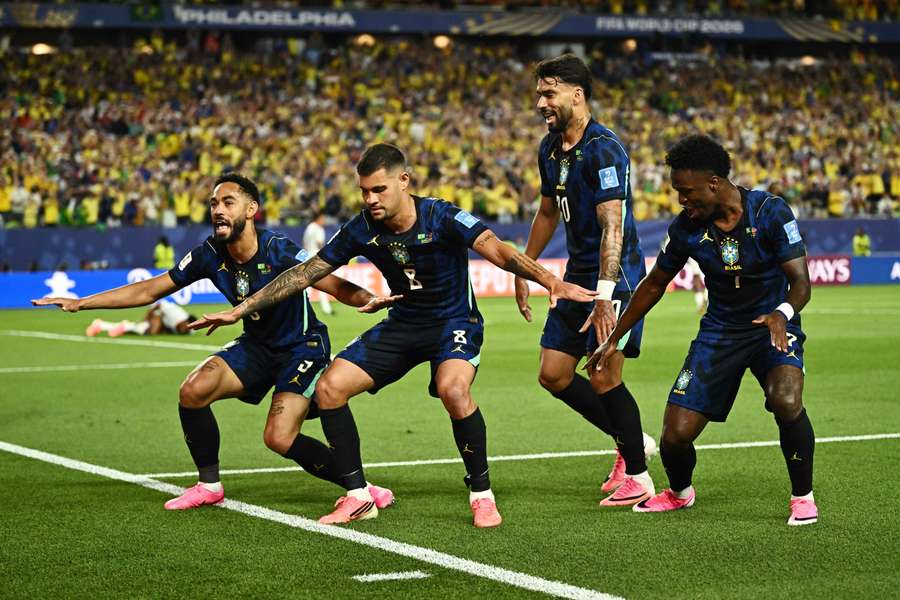 Brazilci slaví gól v síti Haiti. Brazilci slaví gól v síti Haiti.