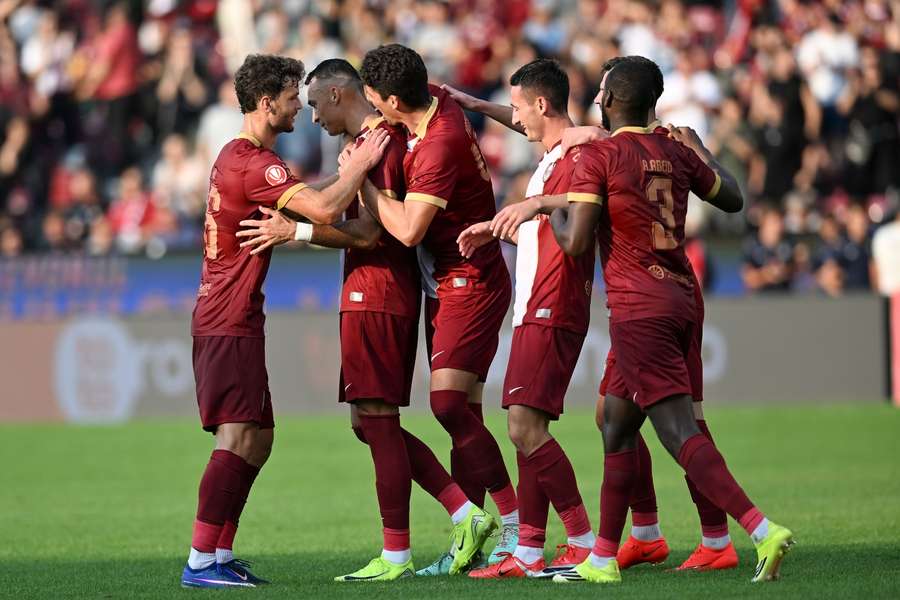 Jucătorii lui CFR sărbătoresc un gol