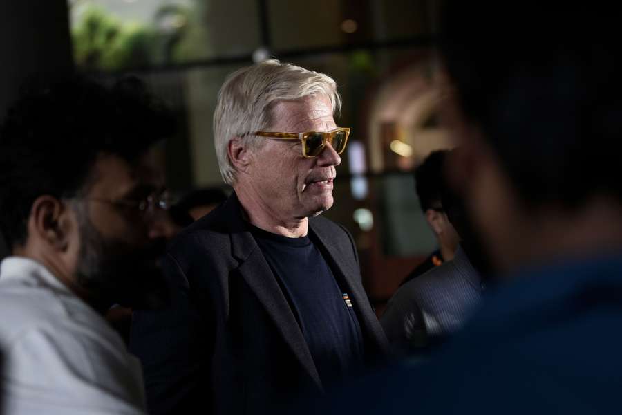 Oliver Kahn landet in Mumbai.