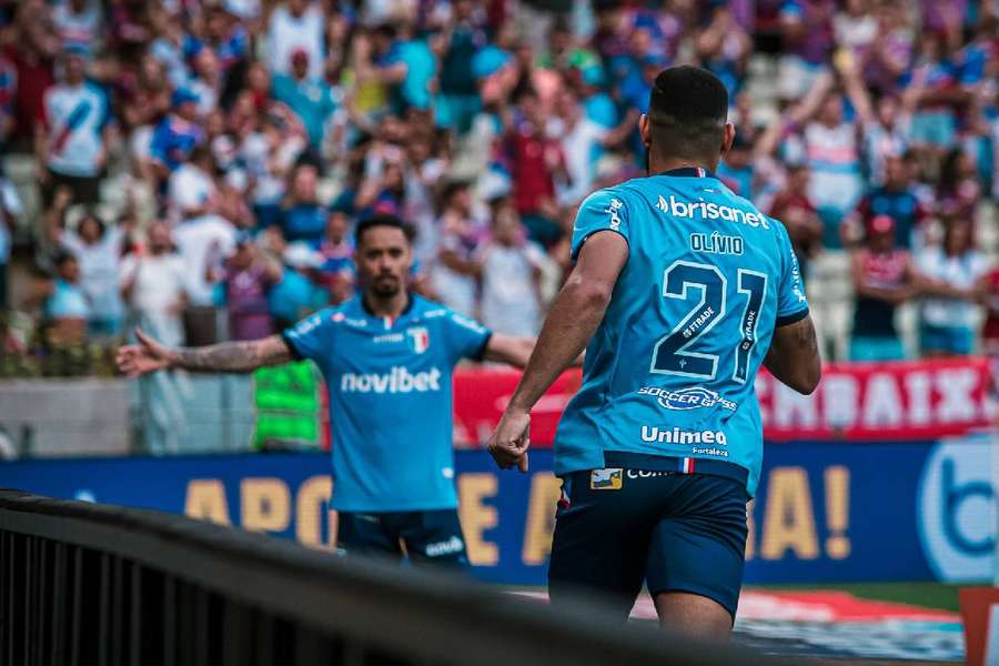 Fortaleza homenageou pais dos jogadores na parte de trás da camisa