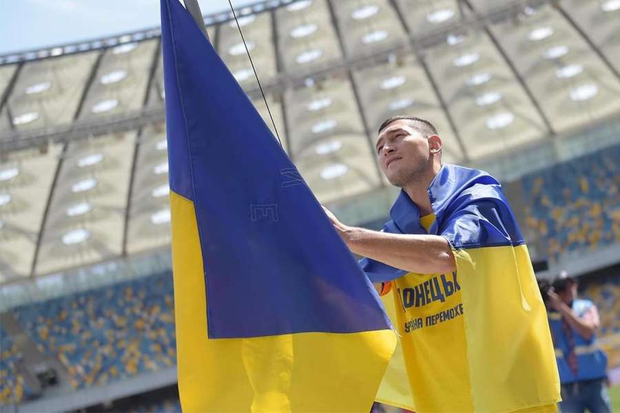 Comparando as realidades na defesa da pátria, recordou que os desportistas “estão em boas condições, a jogar futebol”