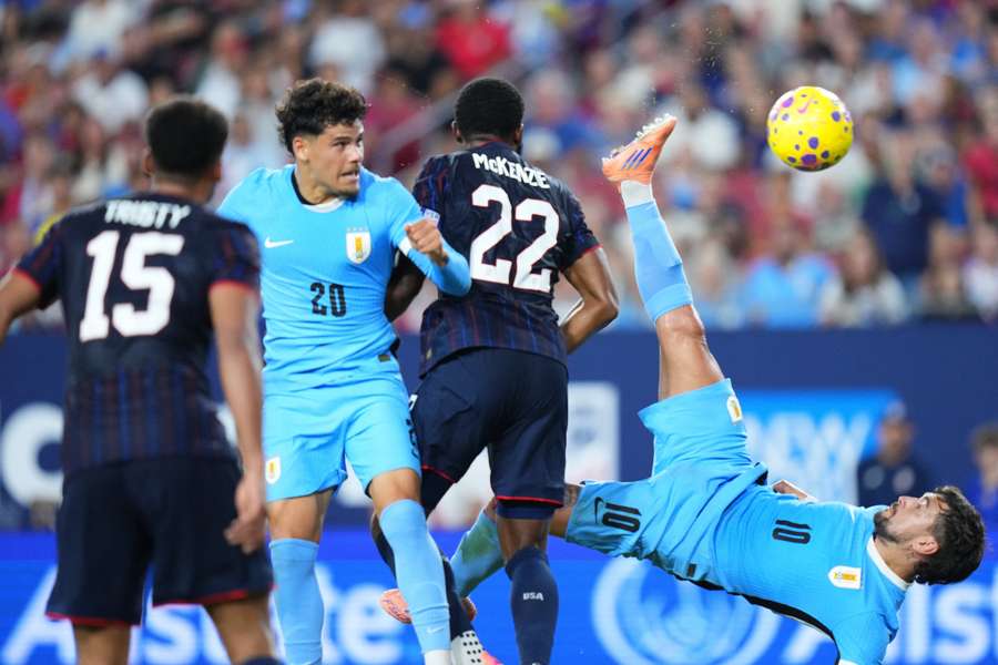 Arrascaeta marcou de bicicleta em EUA 5x1 Uruguai Arrascaeta marcou de bicicleta em EUA 5x1 Uruguai