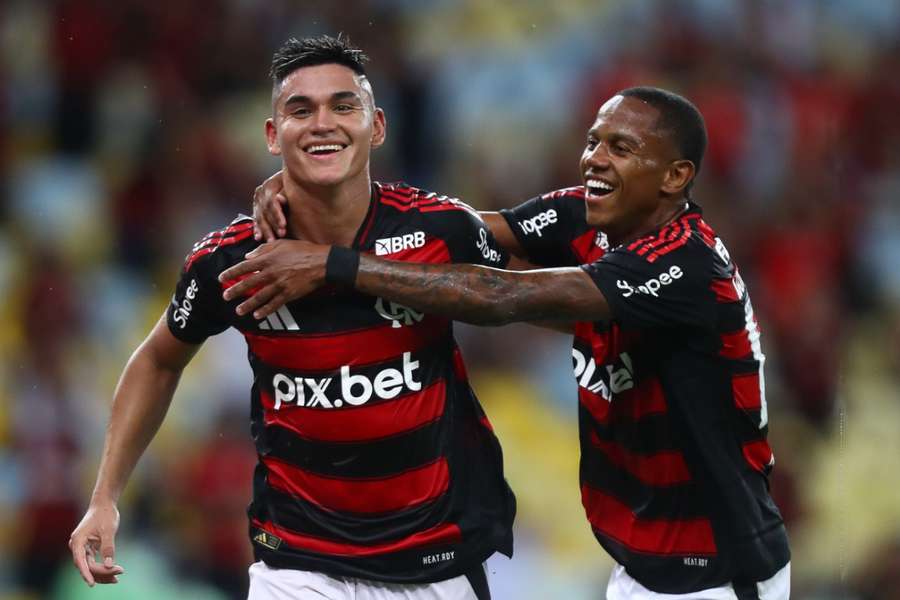 Flamenguistas ficam perdidos com anúncio de empréstimo de Alcaraz