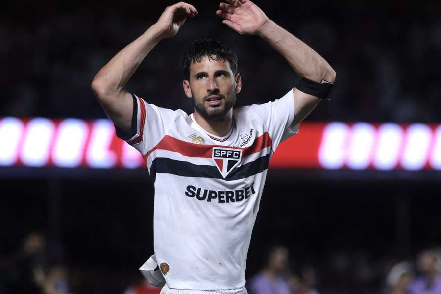Calleri perdeu um pênalti no fim de semana, mas continua sendo a esperança de gol do São Paulo