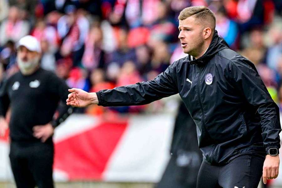 Trenér Tomáš Palinek ze Slovácka Trenér Tomáš Palinek ze Slovácka