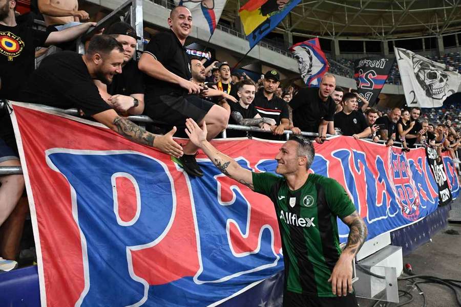Federico Piovaccari salută ultrașii lui FCSB