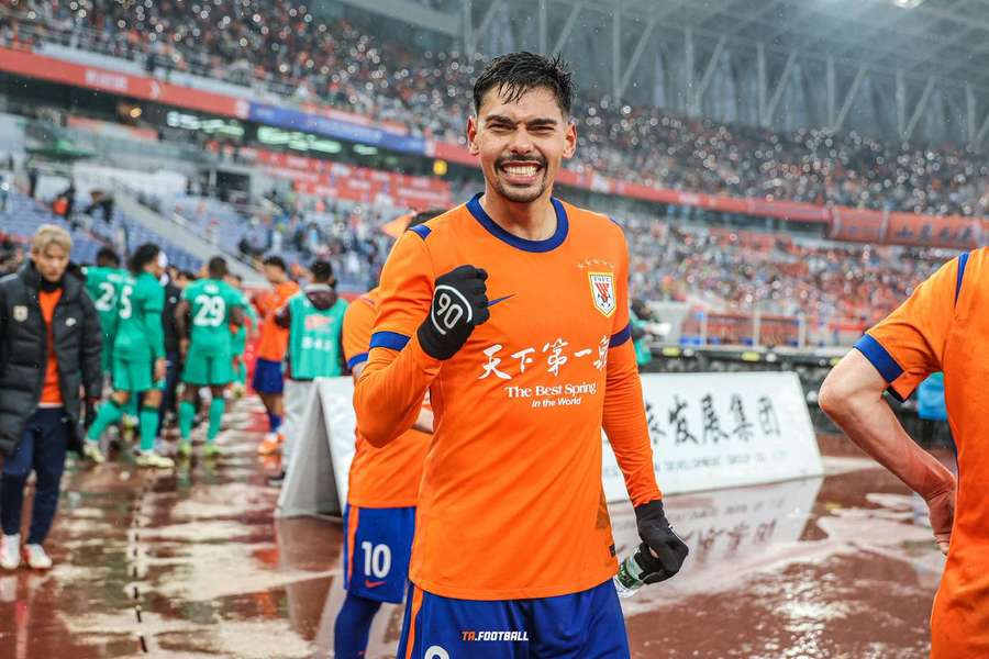 Madruga tem gostado da experiência no futebol chinês Madruga tem gostado da experiência no futebol chinês