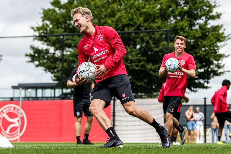 Julian Rijkhoff during his first training session with Almere City