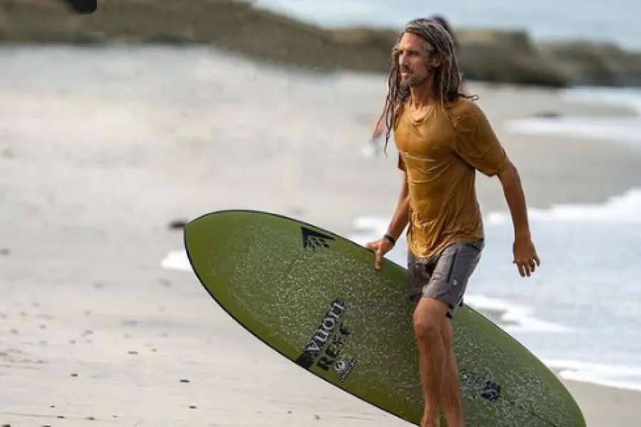 Rob Machado, surfista australiano de 50 anos, criado na Califórnia