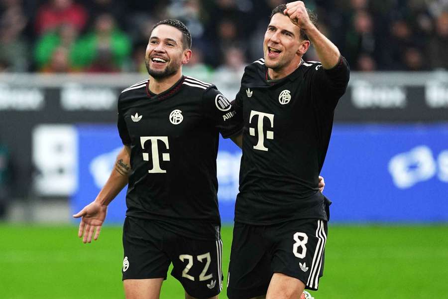 Raphael Guerreiro festeja com Goretzka Raphael Guerreiro festeja com Goretzka