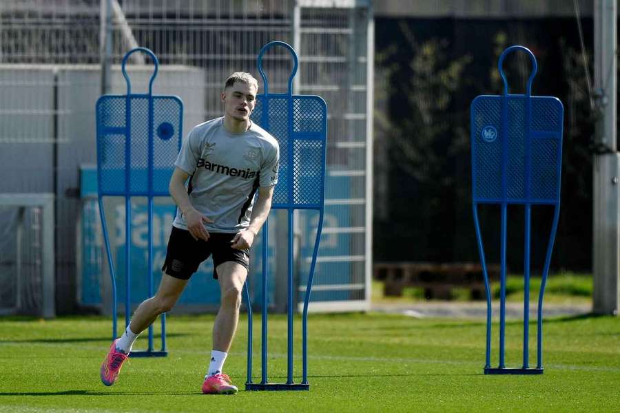 Florian Wirtz steht wieder auf dem Trainingsplatz.