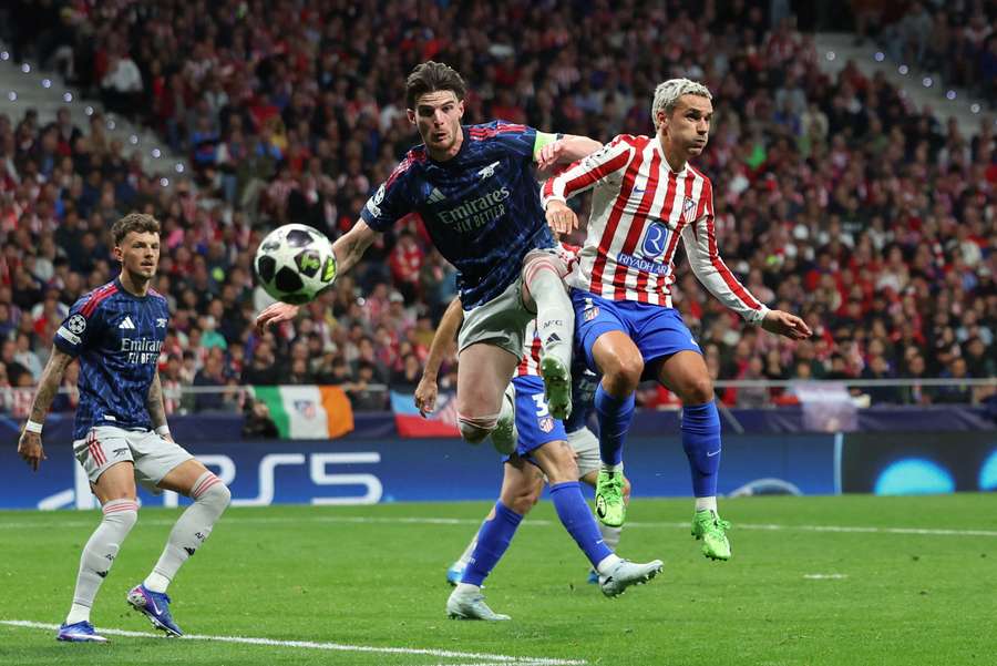 Antoine Griezmann à la lutte avec Declan Rice