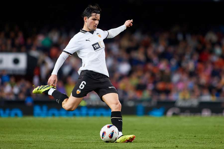 Hugo Guillamón, en un partido con el Valencia