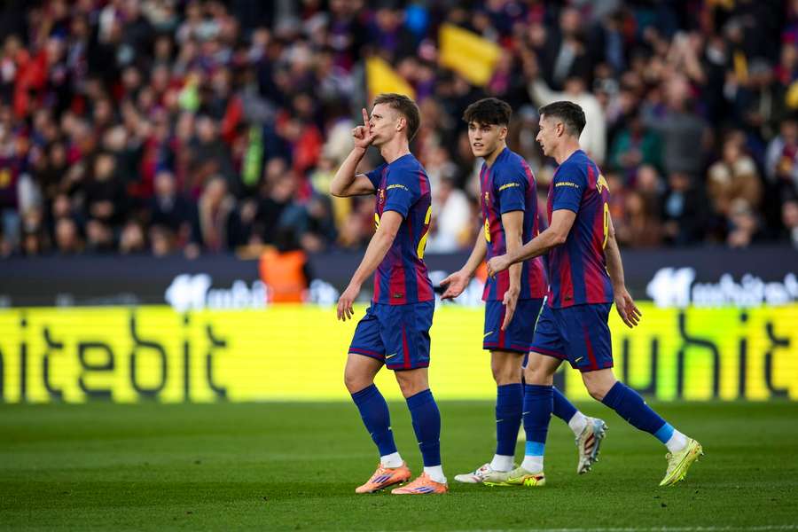 Barcelonu potiahol Dani Olmo. Barcelonu potiahol Dani Olmo.